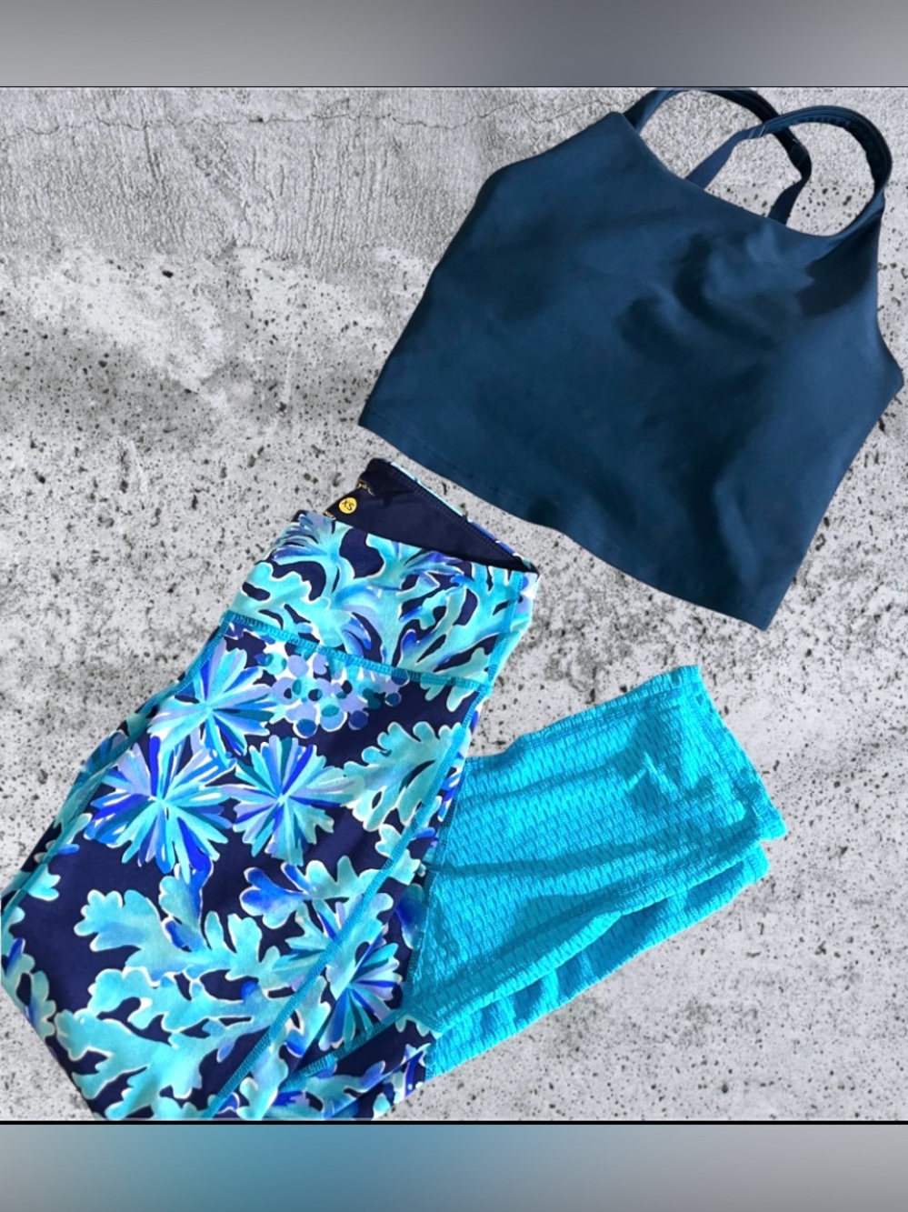 Workout Active Set Old Navy Sports Bra (S) & Blue Lilly P. Floral Leggings (XS)